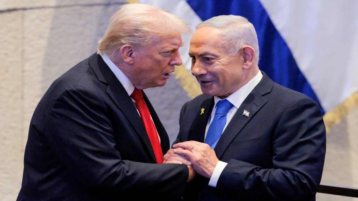 US President Donald Trump shaking hands with Israeli PM Netanyahu.
