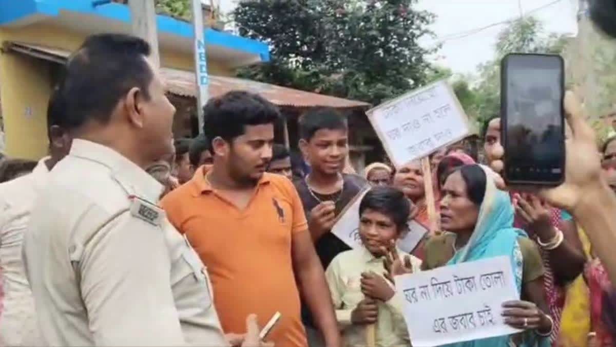 কাটমানি ফেরতের দাবিতে তৃণমূল পরিচালিত প্রধানের বাড়ি ঘেরাও করে তুমুল বিক্ষোভ