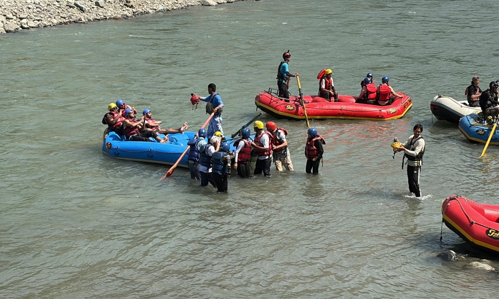 TOURISTS IN HIMACHAL