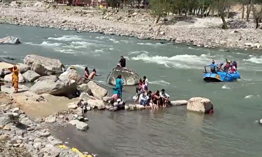TOURISTS IN HIMACHAL