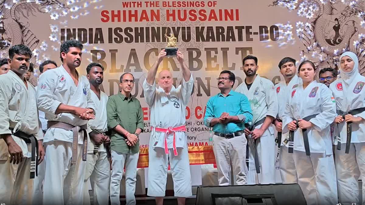 காஞ்சிபுரத்தில் நடைபெற்ற கராத்தே பட்டமளிப்பு விழா ஜப்பான் மாஸ்டர் பங்கேற்பு