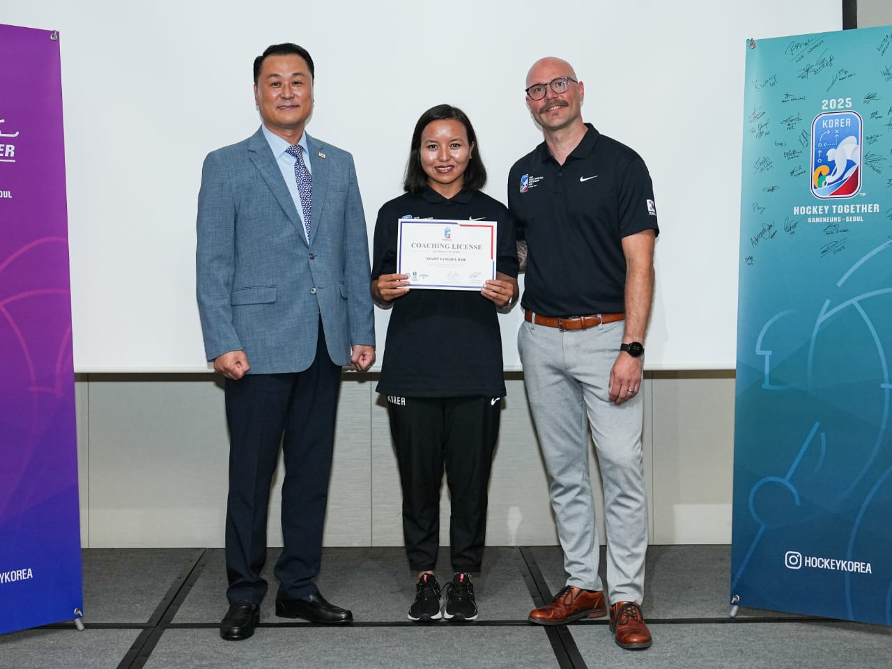 Yangdol receiving the coaching licence in South Korea.