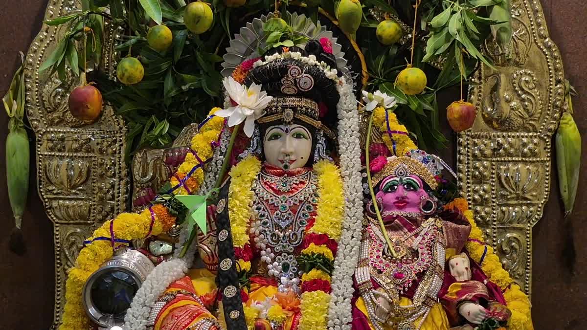 శ్రావణ మాసం సందర్భంగా రాష్ట్రాంలోని వివిధ ప్రాంతాల్లో సామూహిక వరలక్ష్మి వ్రతాలు