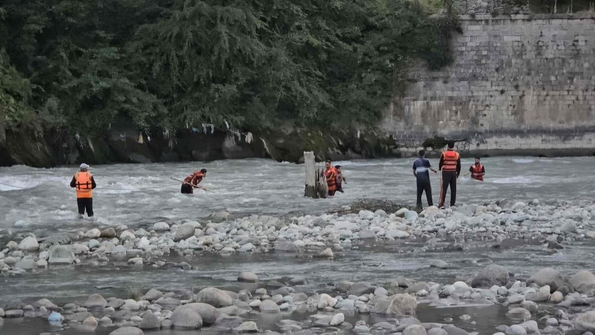 کنگن میں نالہ سندھ میں نہاتے ہوئے 18 سالہ نوجوان ڈوب گیا