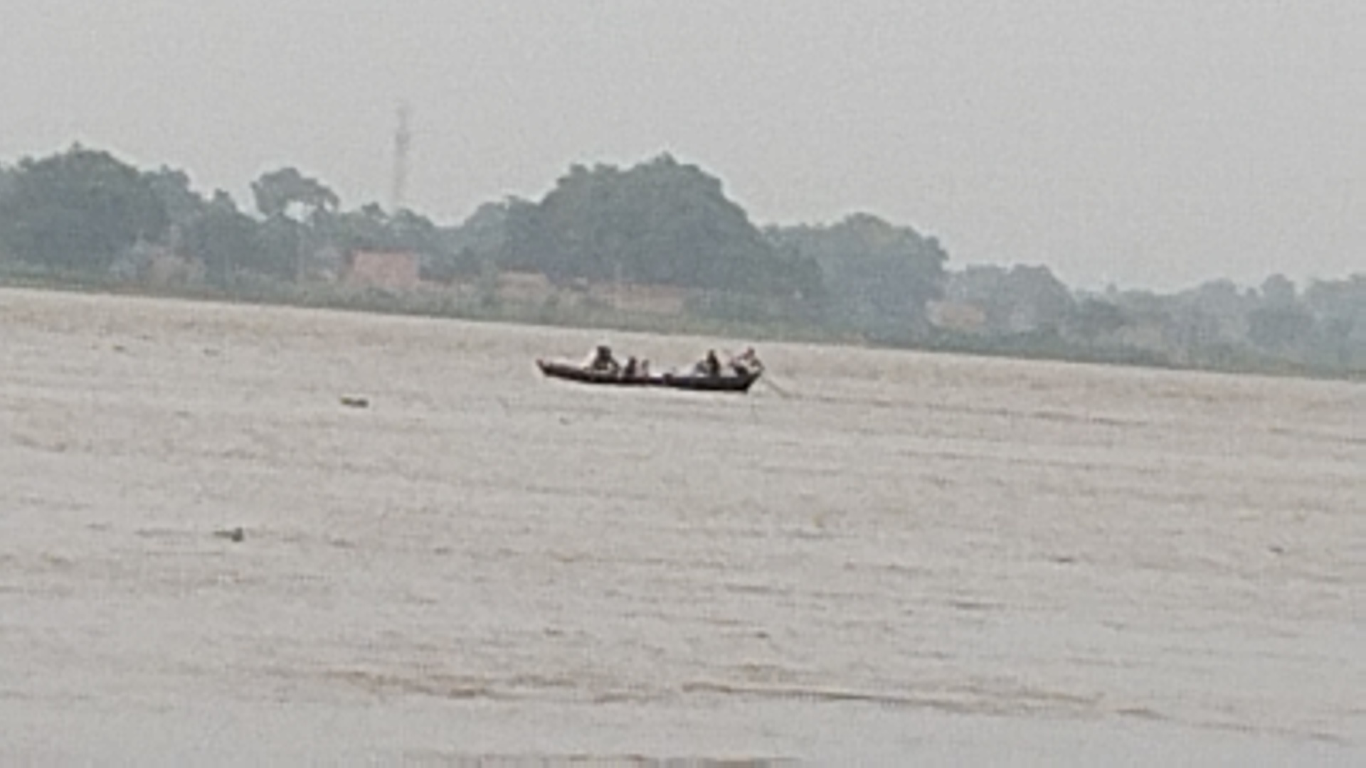 बक्सर में गंगा नदी खतरे के निशान से कुछ सेंटीमीटर नीचे