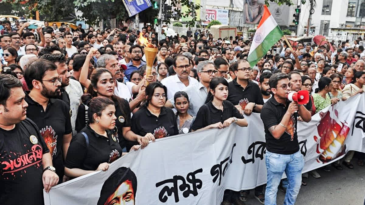 RG Kar Incident: Junior Docs Resume Duties Partially at State-Run Hospitals in Bengal After 42 Days After a 42-day strike following the murder of a fellow doctor, junior doctors in West Bengal have partially returned to work, focusing on emergency services. They emphasise that their return is conditional on the government's response to their demands for justice and accountability from health officials, with plans to set up medical camps in flood-affected areas.
