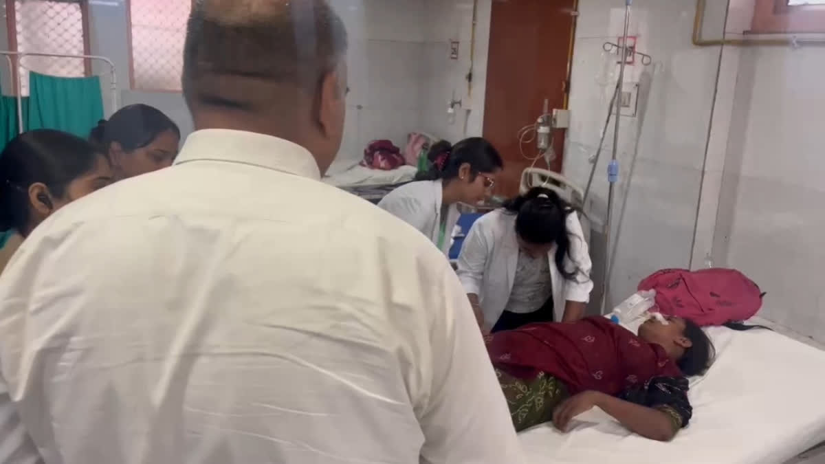 Lucknow : Woman Leaving UP CM's 'Janta Darshan' Consumes Poison, Hospitalised Woman Leaving UP CM's 'Janta Darshan' Consumes Poison, Hospitalised