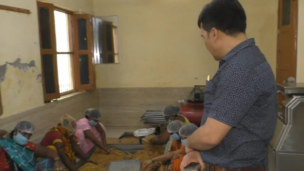 Adulteration Row Reaches UP: Prasad Preparation In Temples Under Scrutiny Across The State Adulteration Row Reaches UP: Prasad Preparation In Temples Under Scrutiny Across The State