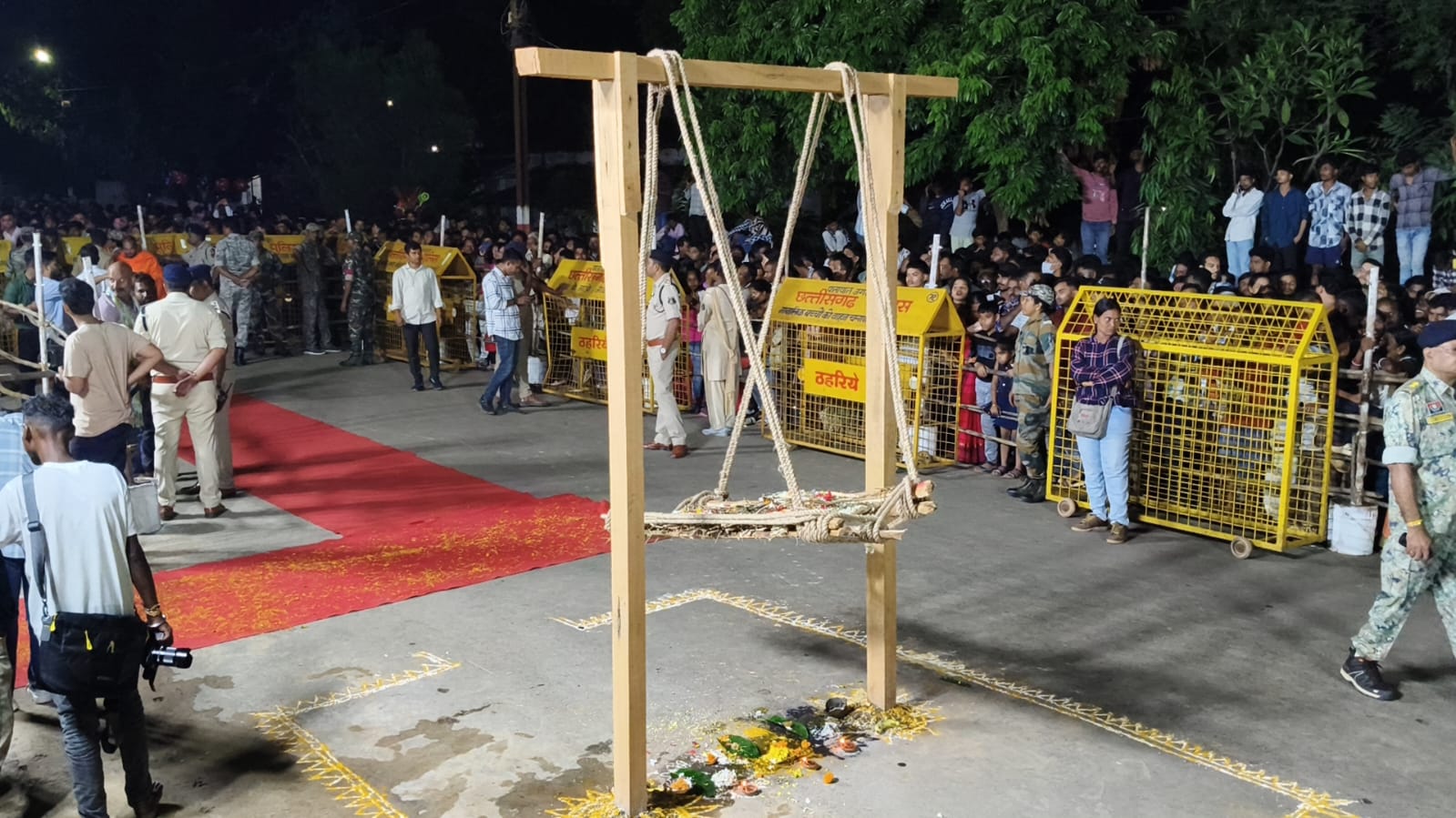 विश्व प्रसिद्ध बस्तर दशहरा, काछनगादी रस्म पूरी, देवी ने दी राजा को पर्व मनाने की अनुमति