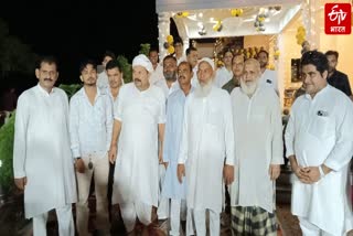 मुजफ्फरनगर में एक पारिवारिक कार्यक्रम में चौधरी नरेश टिकैत पहुंचे.