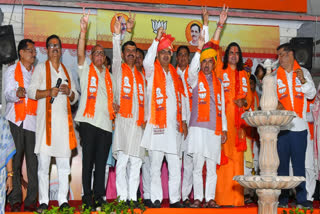 जीत के बाद भाजपा मुख्यालय में जश्न