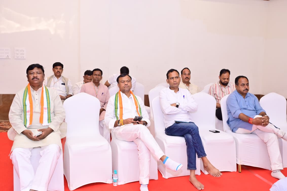 PCC Chief Deepak Baij with Congress leaders.