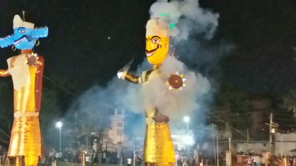 रांची और रामगढ़ में आकर्षण आतिशबाजी के साथ दहन हुए रावण, कुम्भकर्ण और मेघनाद के पुतले, धूमधाम के साथ मनाई गई विजयादशमी