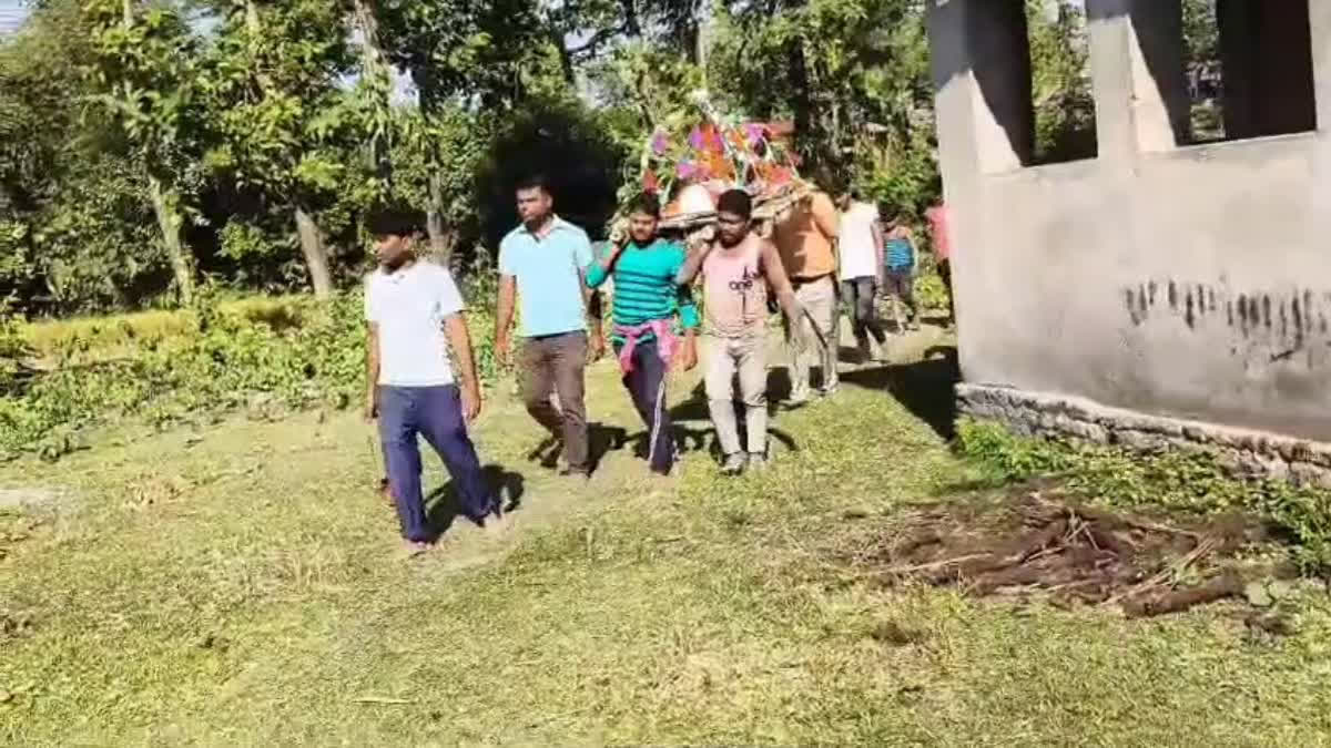 A Hindu man in Malda was boycotted after death due to a land dispute, but Muslim neighbours stepped in to perform his last rites respectfully.