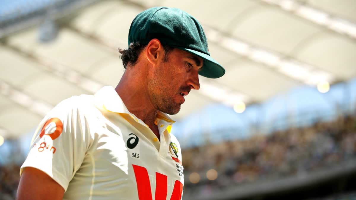 ஆஷஸ் தொடரில் 100 விக்கெட்டுகள் - ஜாம்பவான்கள் வரிசையில் மிட்செல் ஸ்டார்க்!