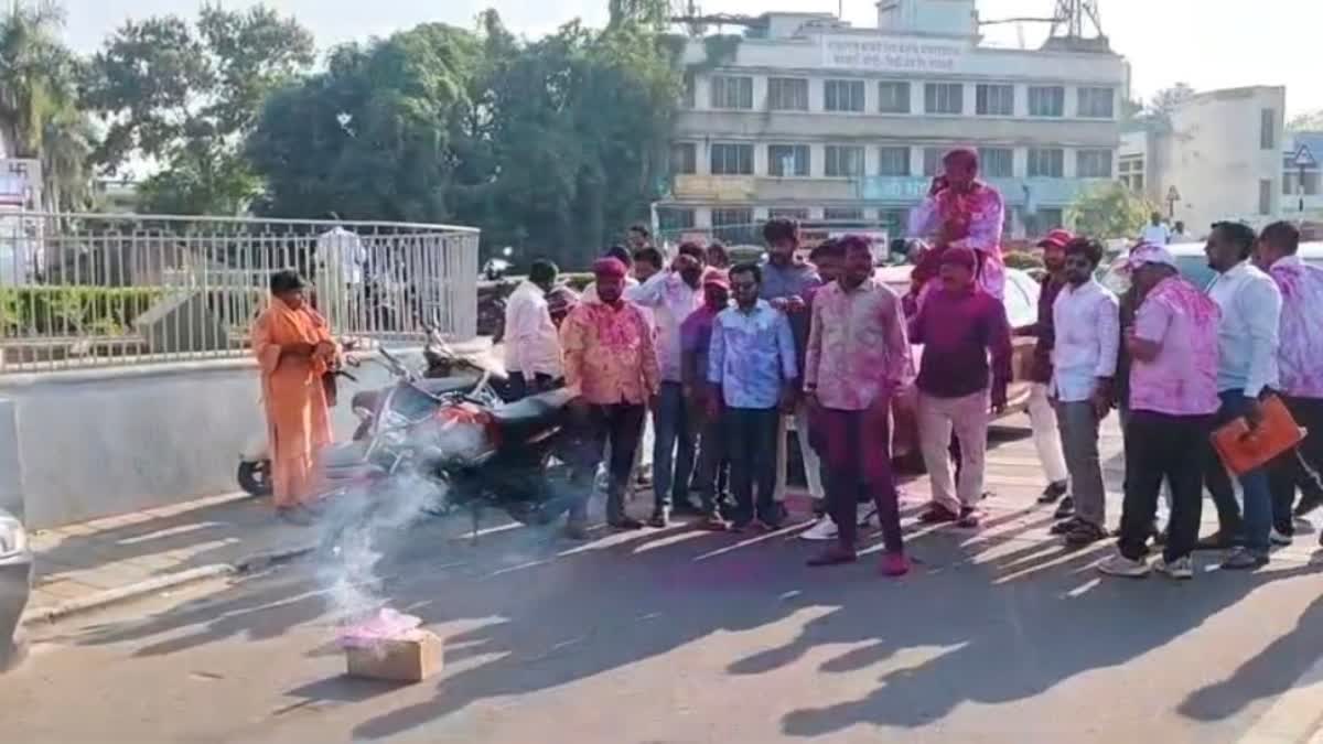 बारामतीत निवडणुकीच्या आधीच उधळला गुलाल