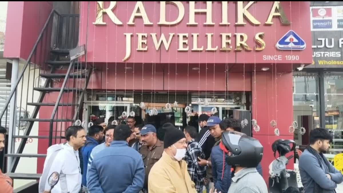 THEFT AT JEWELRY SHOP