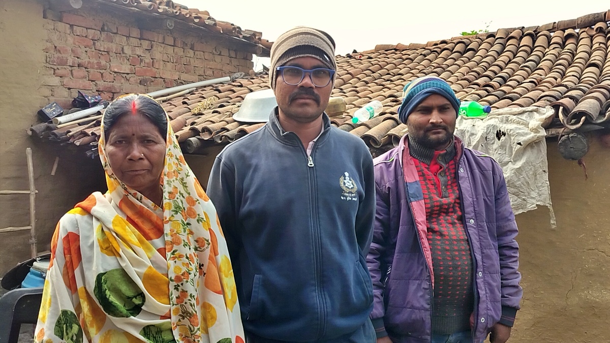 Success Story Of Sub Inspector Ravindra Prajapati