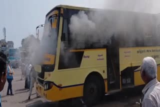 திடீரென தீப்பிடித்து எரிந்த அரசு பேருந்து