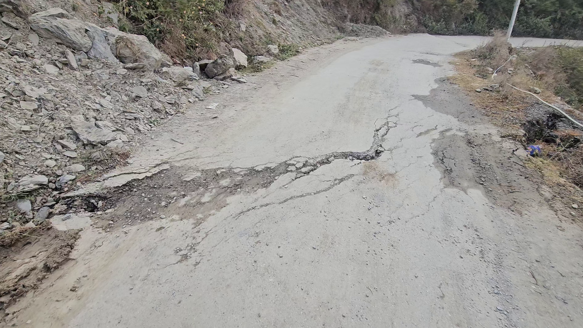 DOBRA CHANTHI BRIDGE ROAD CRACK