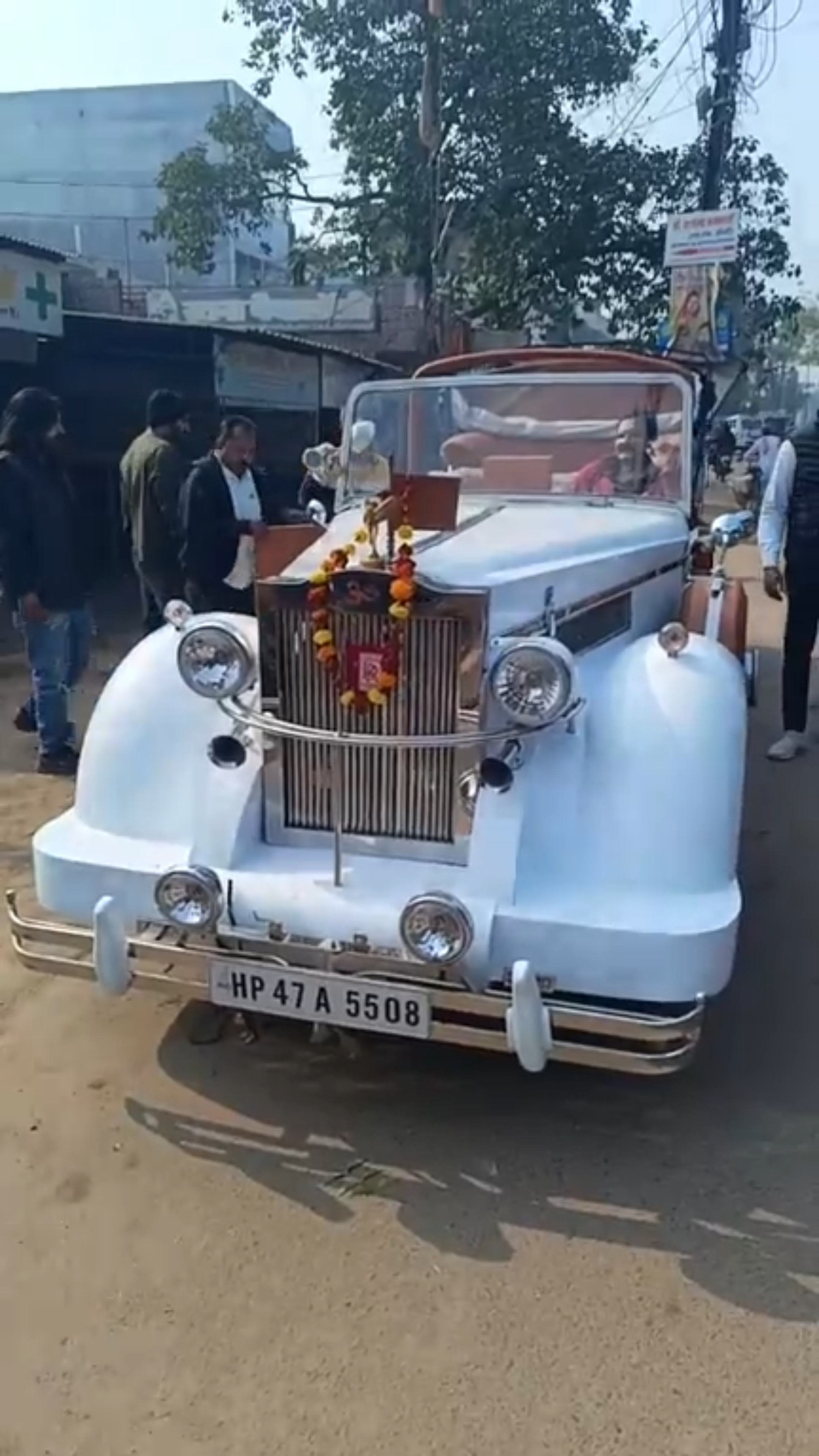 BARAT IN ROLLS ROYCE