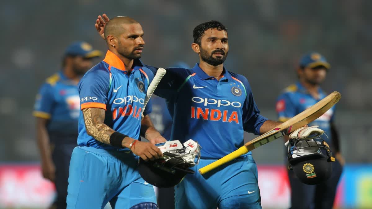 سابق بھارتی کرکٹر شیکھر دھون اور دنیش کارتک