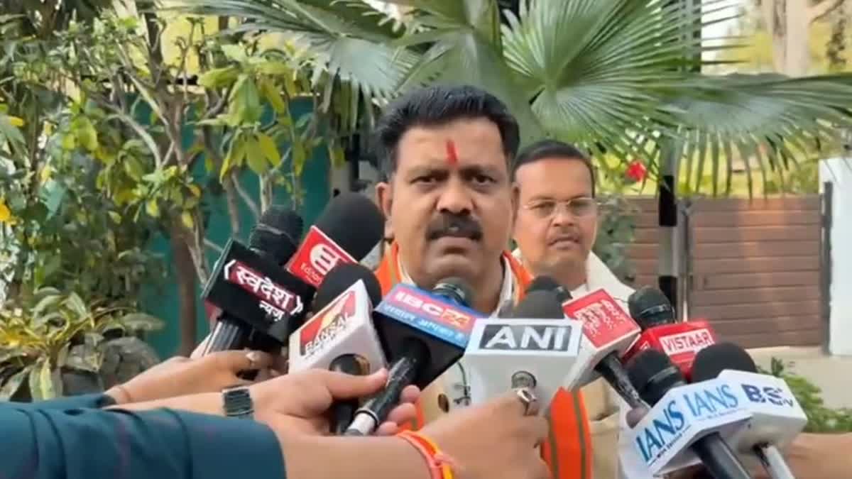 2 top Maoist leaders surrender