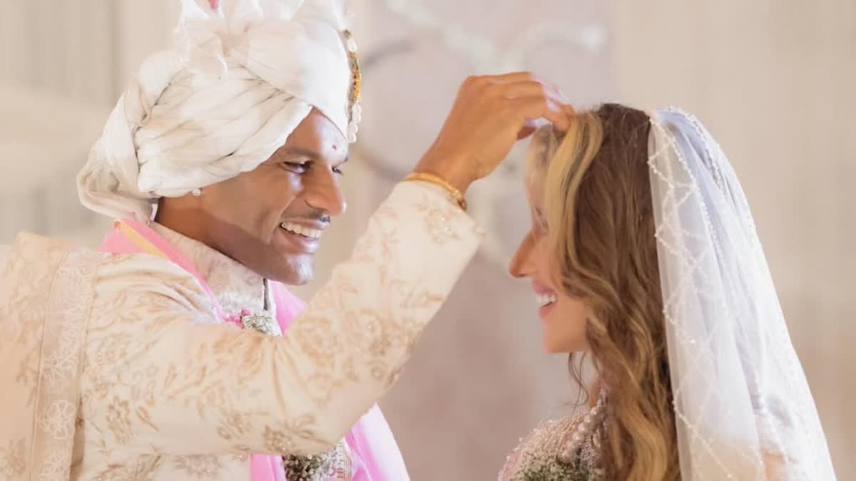 શિખર ધવન અને સોફી સાઈન