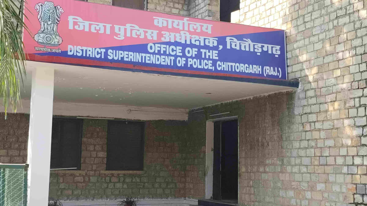 अपराधियों को पकड़ने के लिए दी थी दबिश, अफीम व डोडा चूरा के साथ स्मैक भी पकड़ी, 65 गिरफ्तार District Superintendent of Police Office