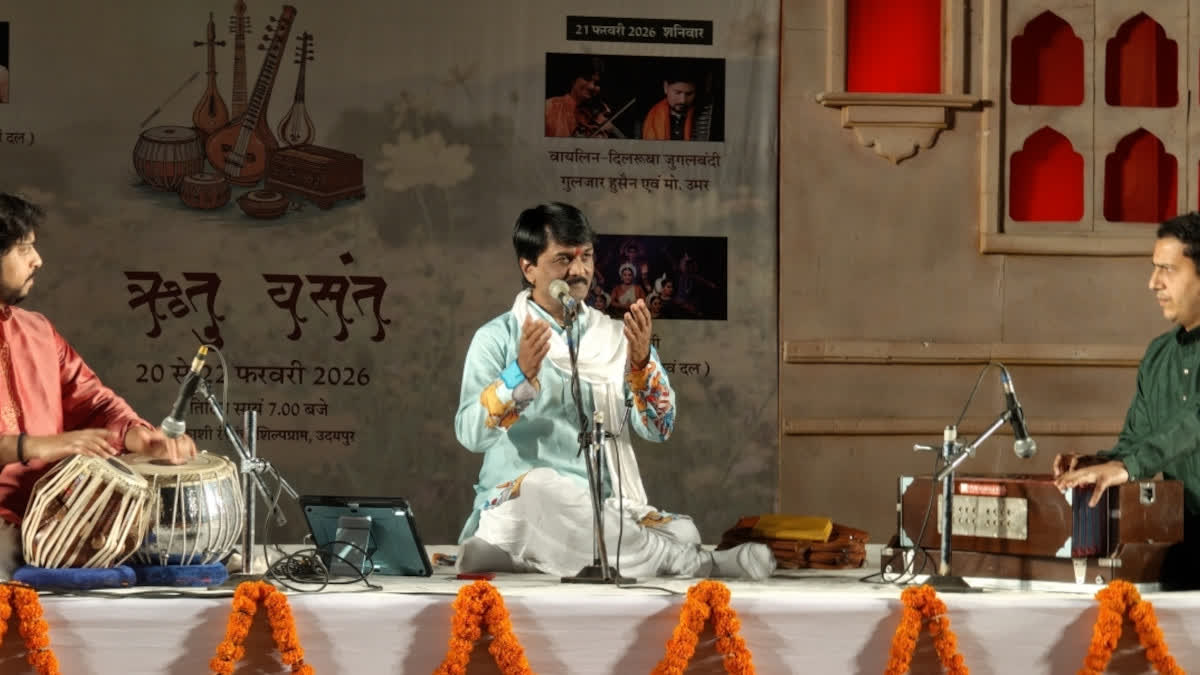 Classical singer Mevundi performing