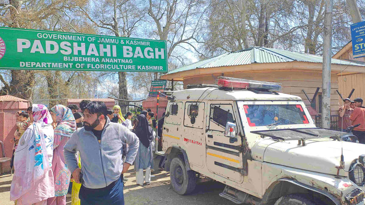 عیدالفطر کے بعد جنوبی کشمیر میں سیاحوں کا رش، پارکوں اور مغل باغات میں سیکورٹی سخت