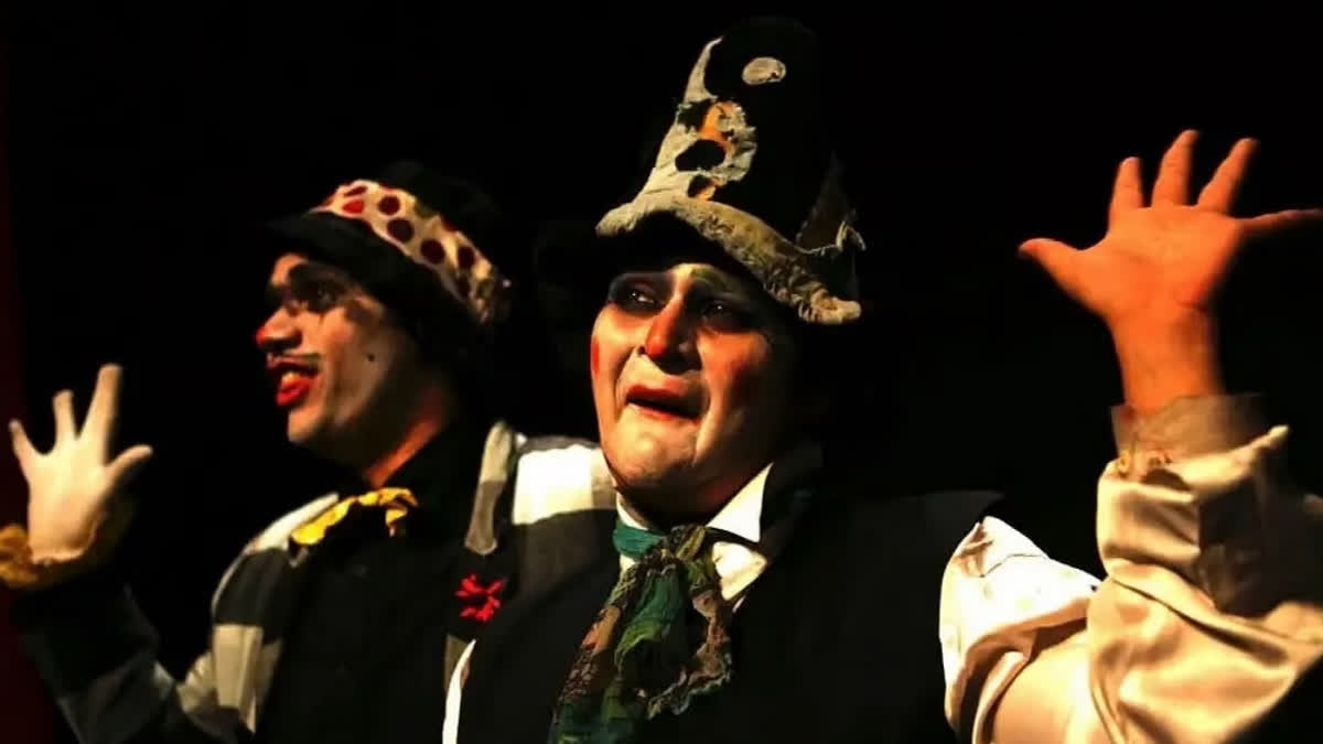 Shakespeare Day 2025: How Indian Theatre Is Giving New Life To The Bard’s Complex Stories Still from the play Hamlet the Clown Prince by Rajat Kapoor