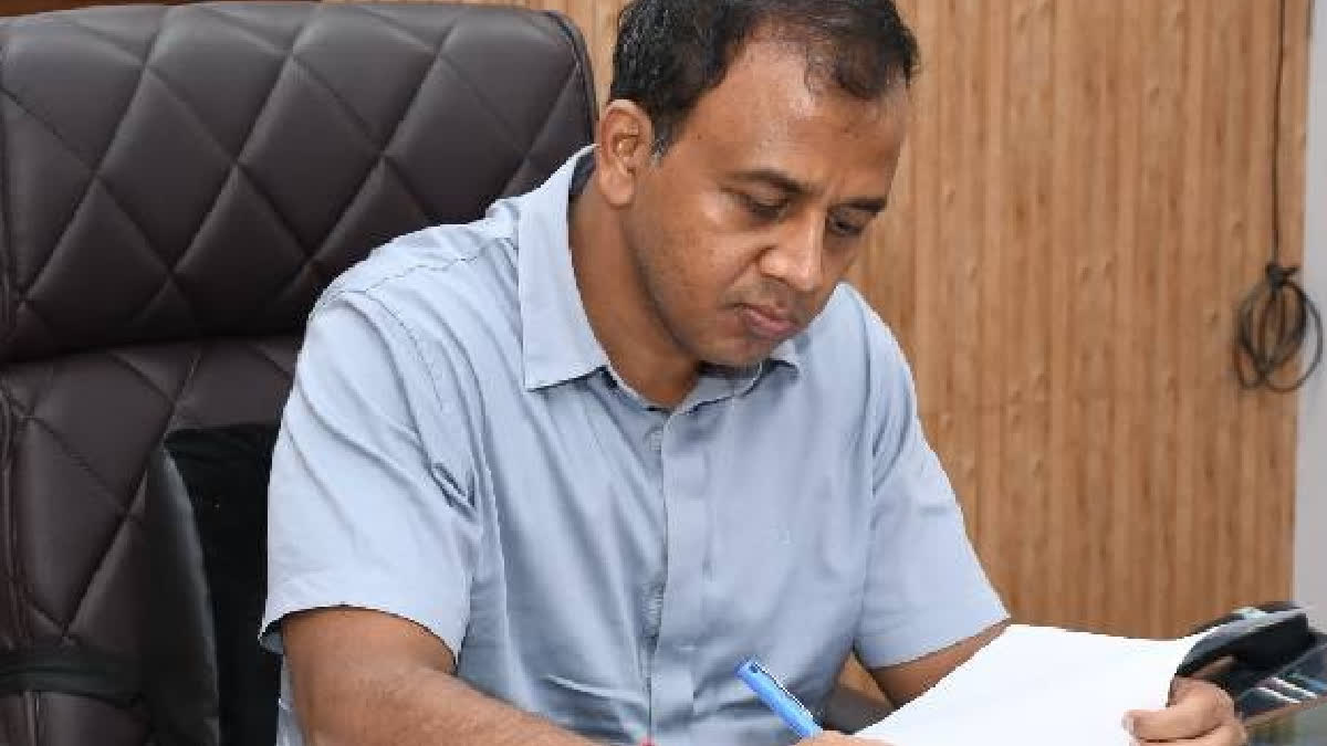 Meet Amit Kumar Gupta, The Sarkari Babu, Who Got Transferred For 14 times in 15 years