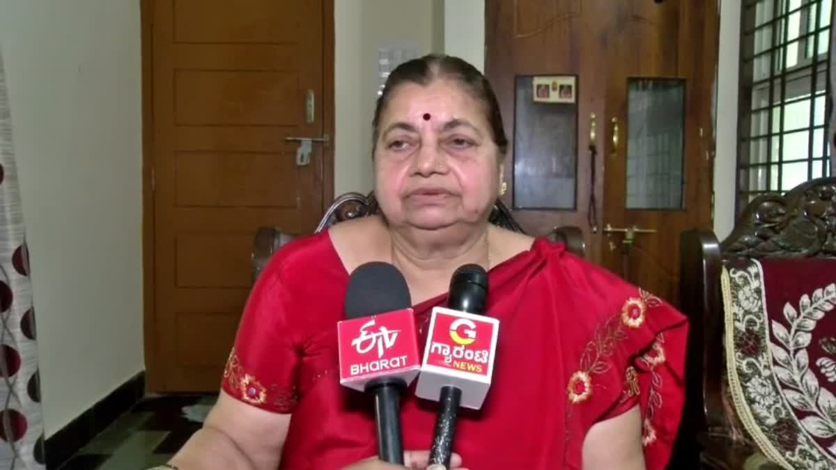 manjunath's mother Sumathi