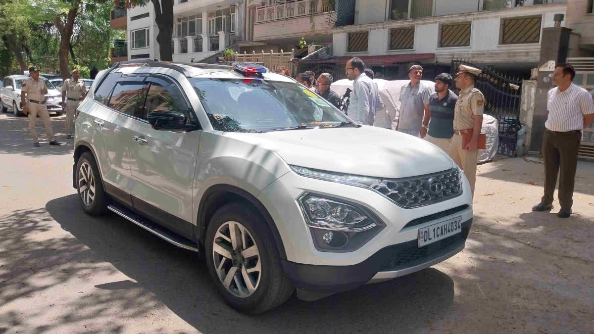 IRS ಅಧಿಕಾರಿಯ ಮಗಳ ಬರ್ಬರ ಹತ್ಯೆ; ಮನೆಗೆಲಸದಿಂದ ತೆಗೆದು ಹಾಕಿದ ಯುವಕನಿಂದ ಕೃತ್ಯ ಶಂಕೆ a-senior-irs-officials-daughter-has-been-found-dead-in-a-house-in-amar-colony-area-of-southeast-delhi