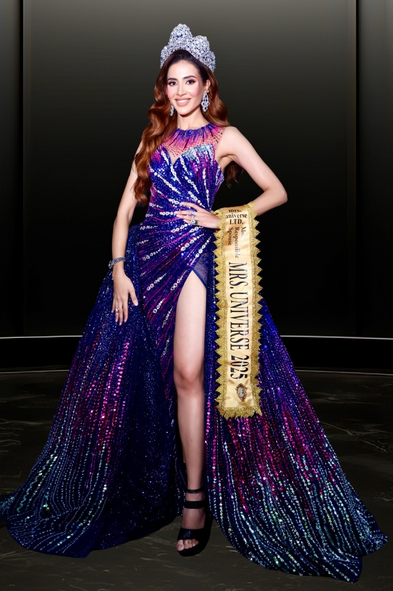 Sherry Singh wears the winner's crown