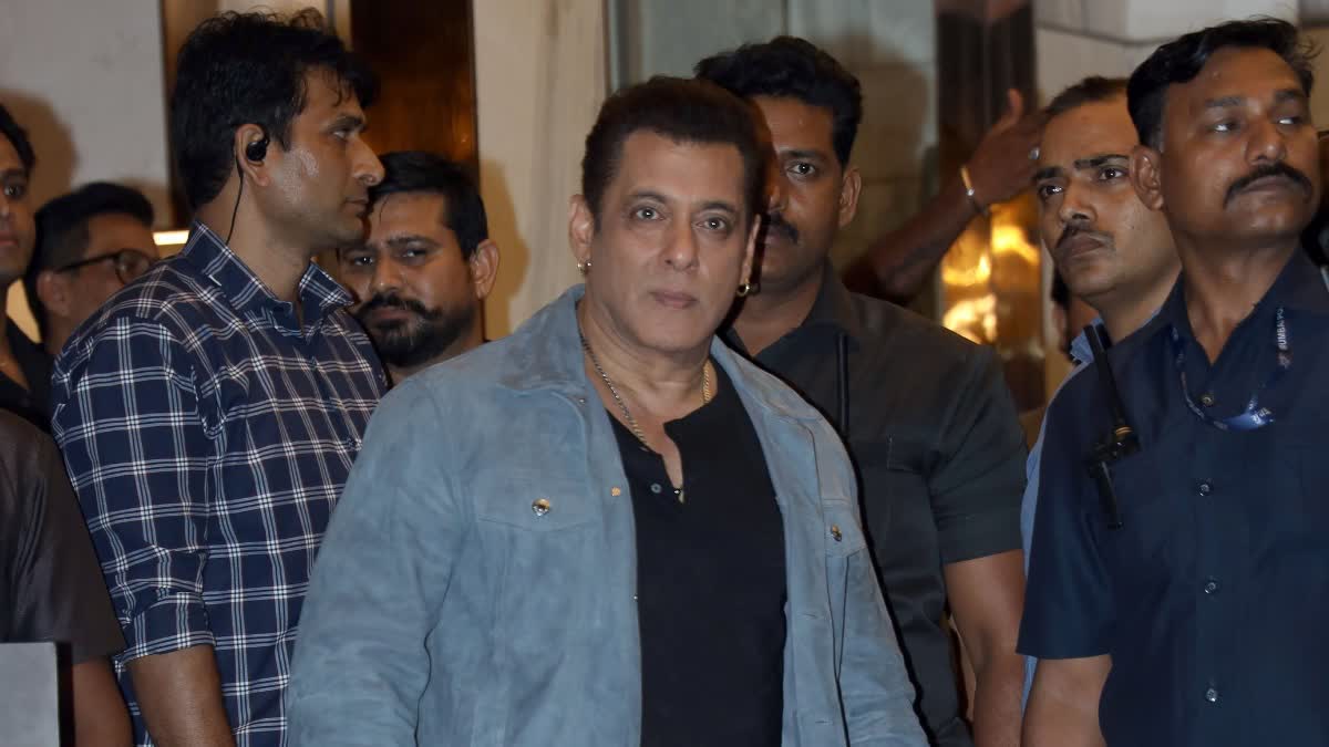 mumbai police arrest a woman who tries to enter salman khan galaxy apartment illegally