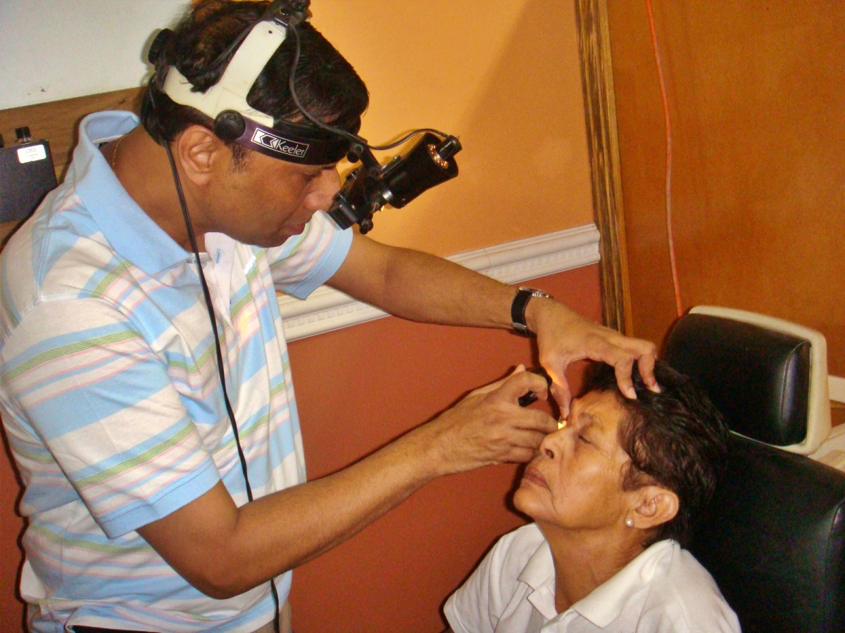 Dr KV Ravishankar treats an elderly patient
