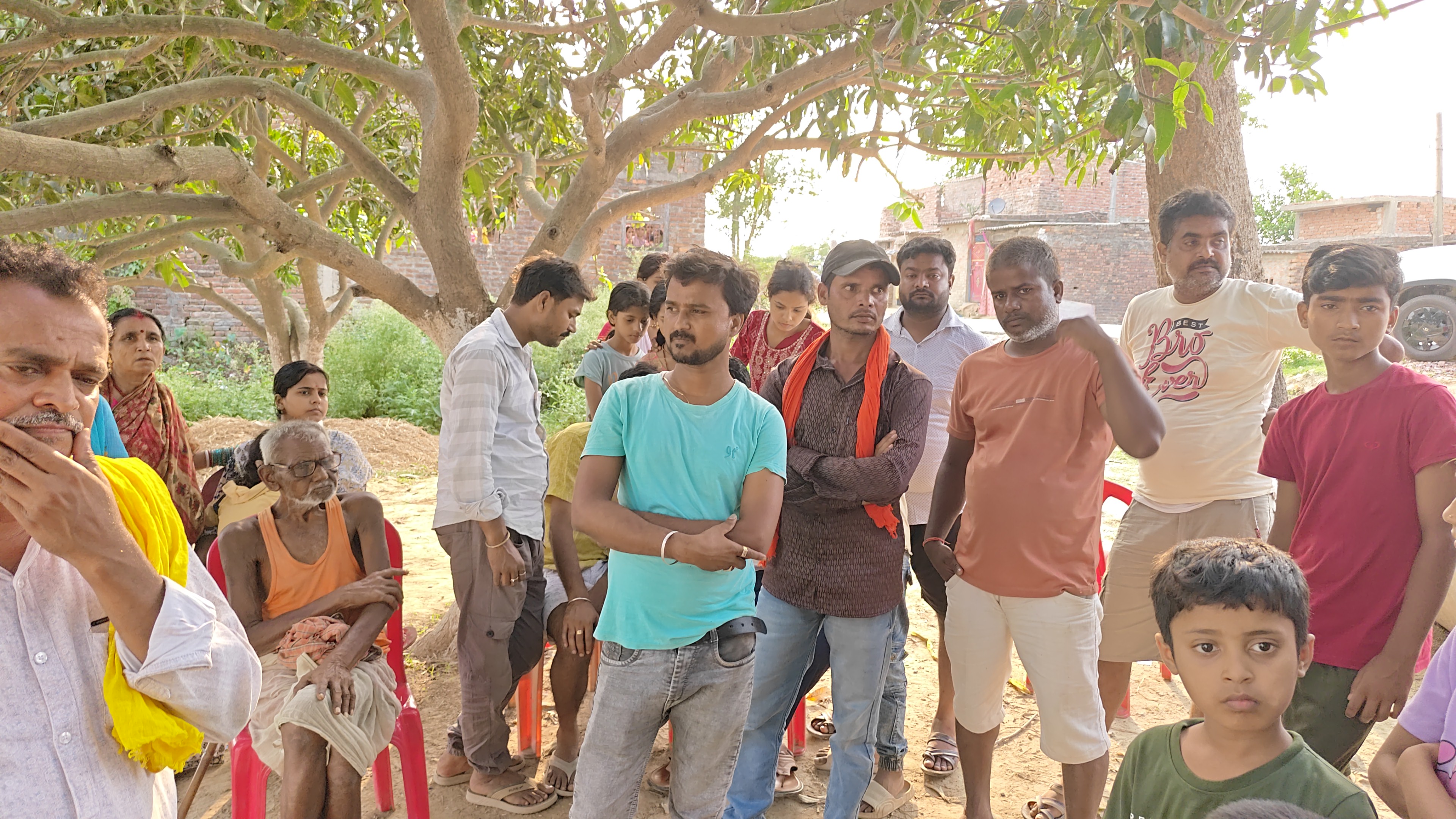 मौत से परिवार और गांव में मातम