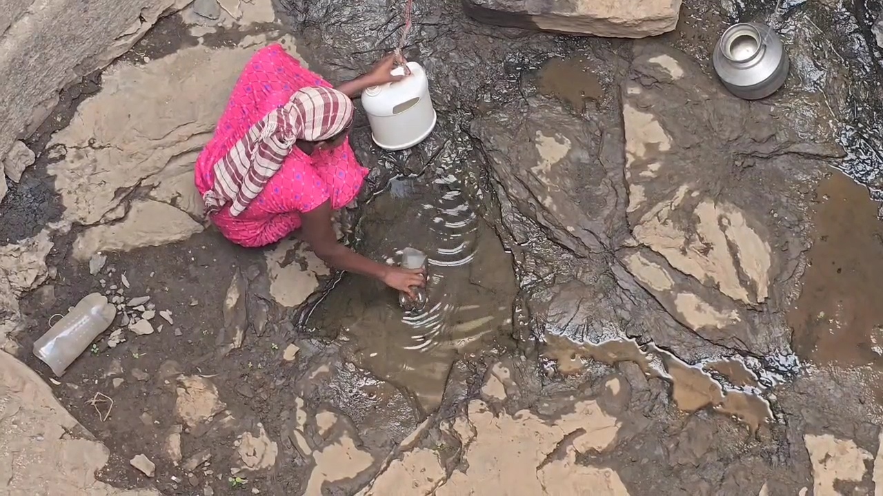 પાણીના એક એક ટીપા માટે મહિલાઓનો જંગ