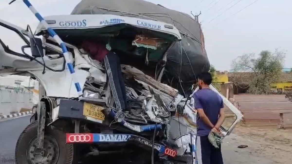 ट्रोले और ट्रेलर की भिड़ंत में दो की मौत