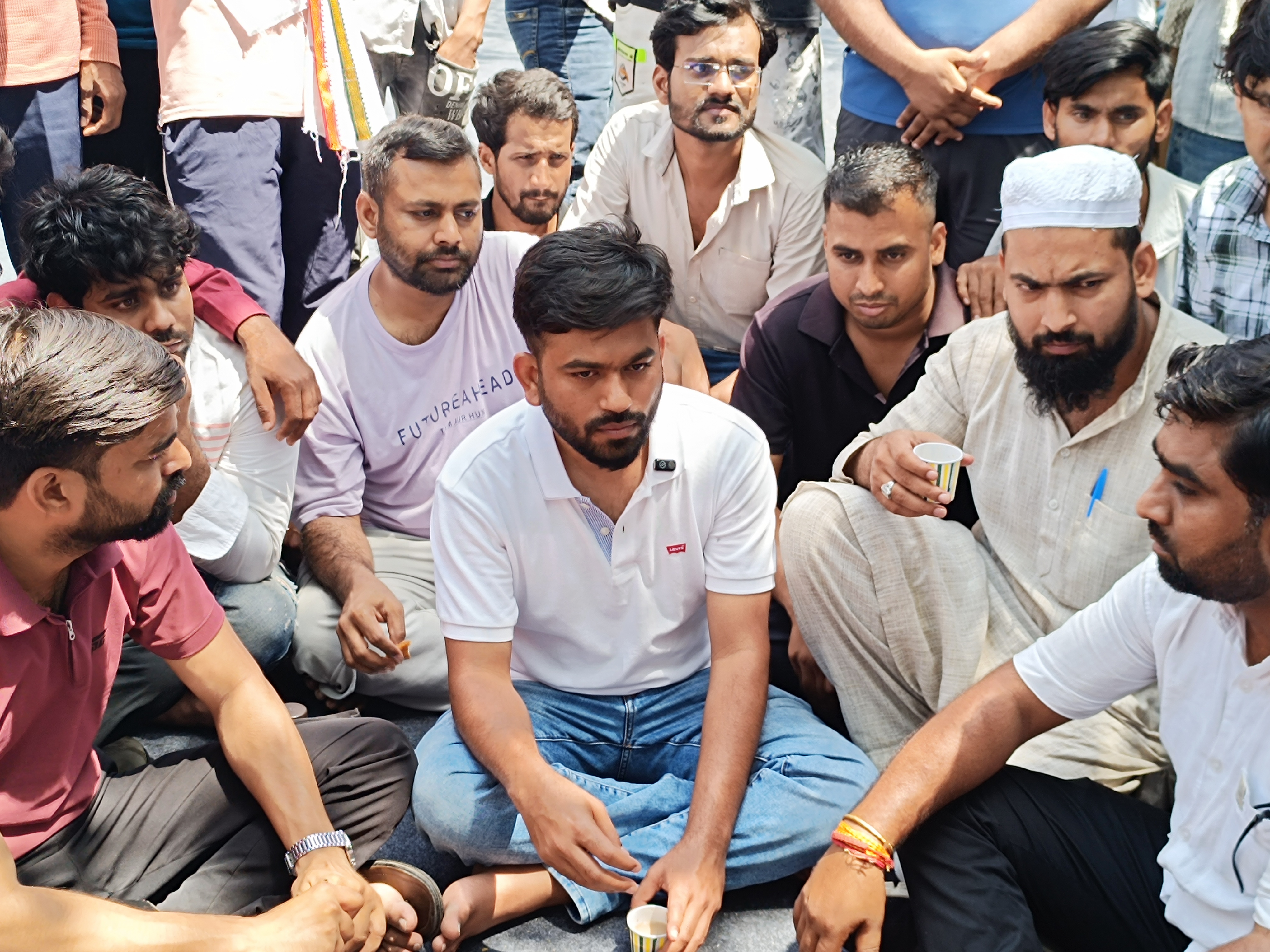 धर्मेंद्र प्रधान के इस्तीफे की मांग पर अड़े प्रदर्शनकारी