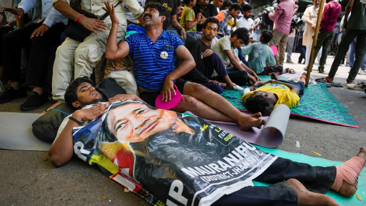 Injured protesters, who were allegedly hurt during clashes with security personnel on July 20, rest at Jantar Mantar during the ongoing demonstration in New Delhi.