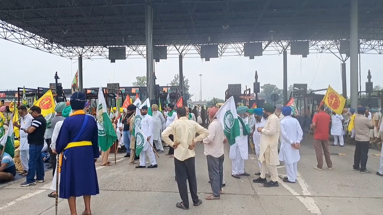 Farmers made Ladowal toll plaza free
