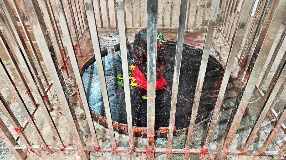 SHIVLING IN CREMATORIUM IN BIHAR