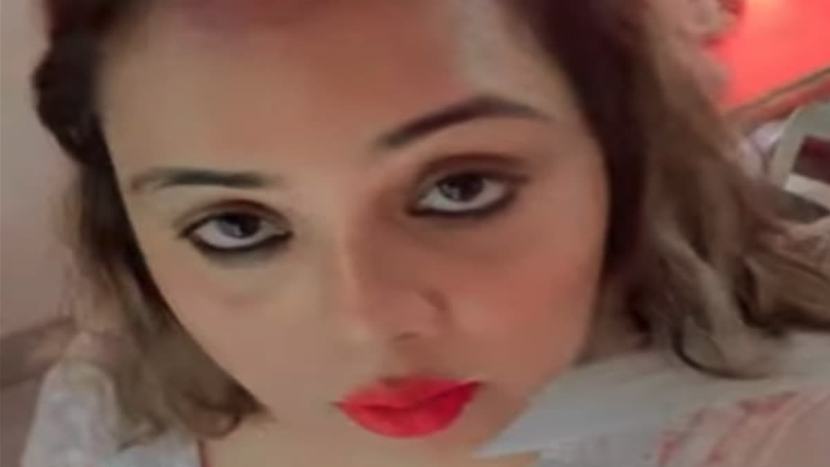 gangster-sujit-sinha-wife-riya-sinha-appears-in-palamu-court