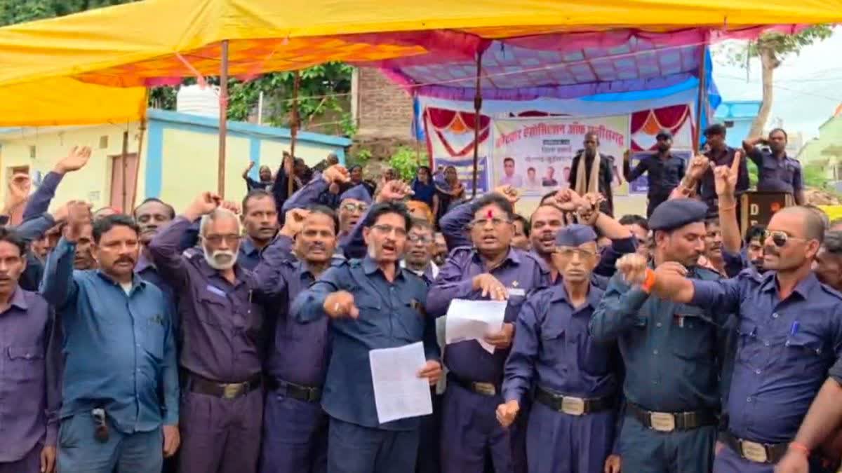 Kotwars Protest In Khairagarh