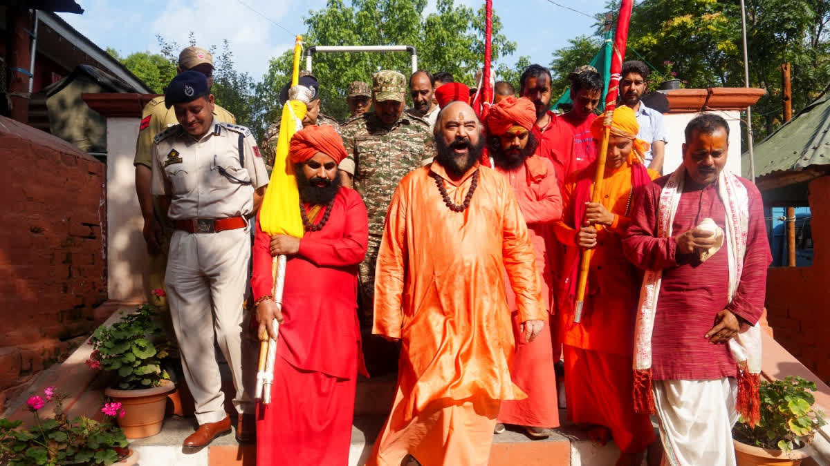 From the Akhara Temple in Srinagar, Deependra Giri set out for the holy cave of Amarnath, accompanied by sadhus and carrying the sacred mace of Lord Shiva, the 'Chhari Mubarak'.