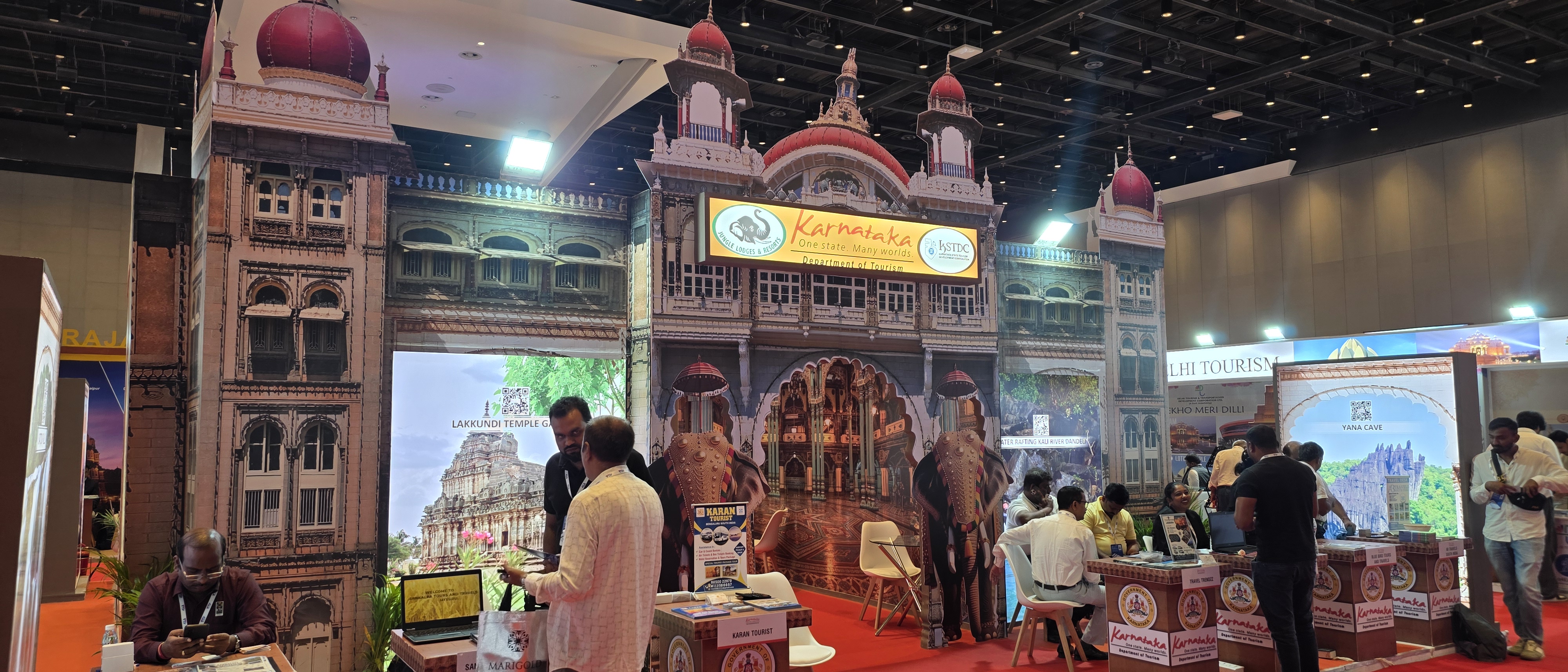 દશેરા અને દિવાળી વચ્ચે રામોજી ફિલ્મ સિટી ખાતે યોજાનારા કાર્નિવલમાં દેશ-વિદેશથી લાખો પ્રવાસીઓ આવે તેવી અપેક્ષા છે.