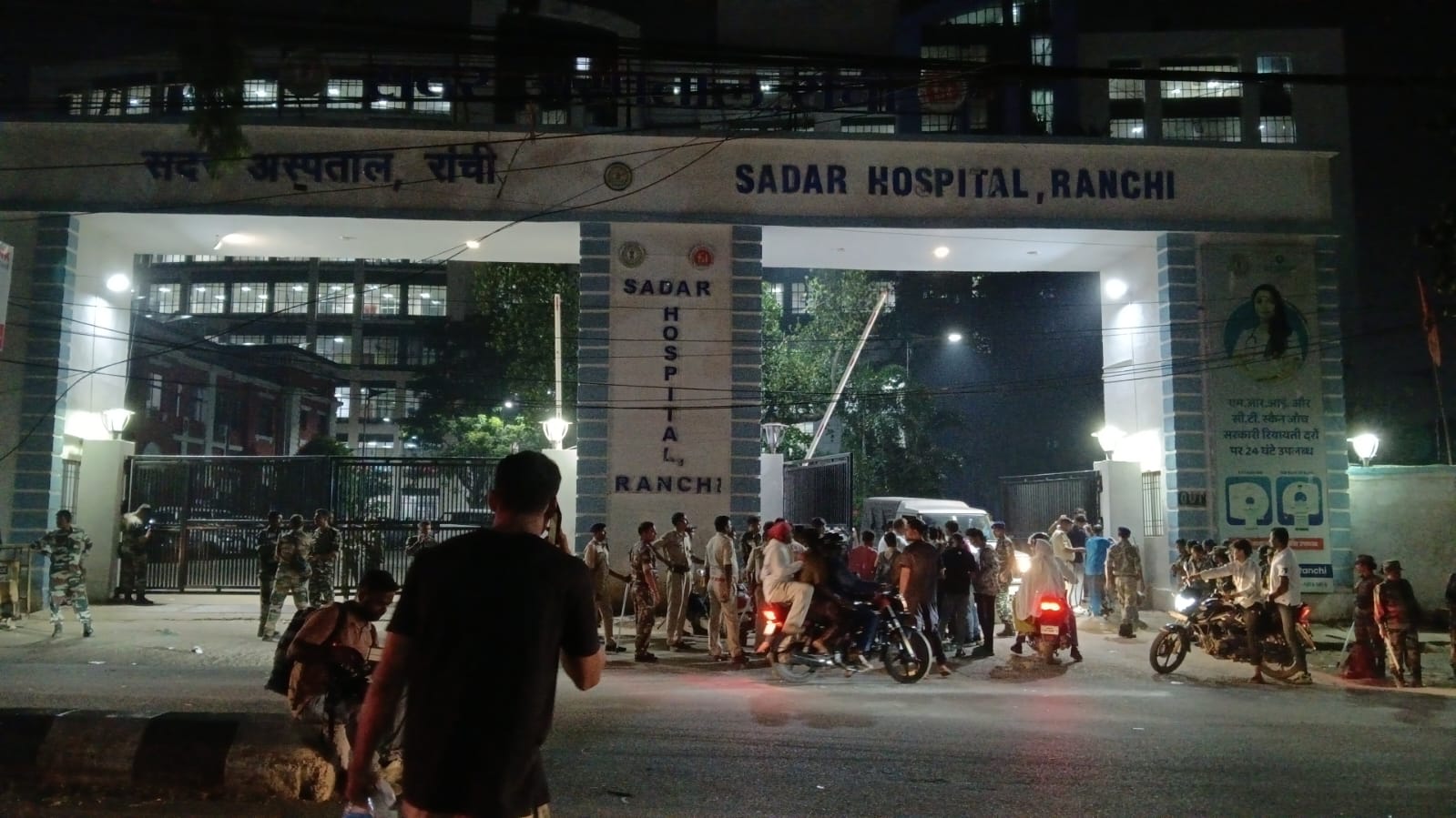 Clashes during effigy burning by JPSC-JSSC Reforms manch in Ranchi